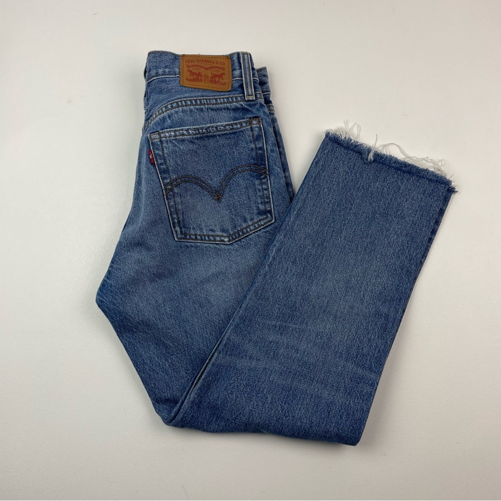 NWT Levi’s Wedgie High Waist Knee Rip Jeans